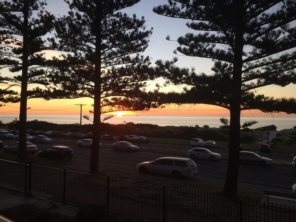 Adelaide - Semaphore Beach Front Lägenhet Exteriör bild