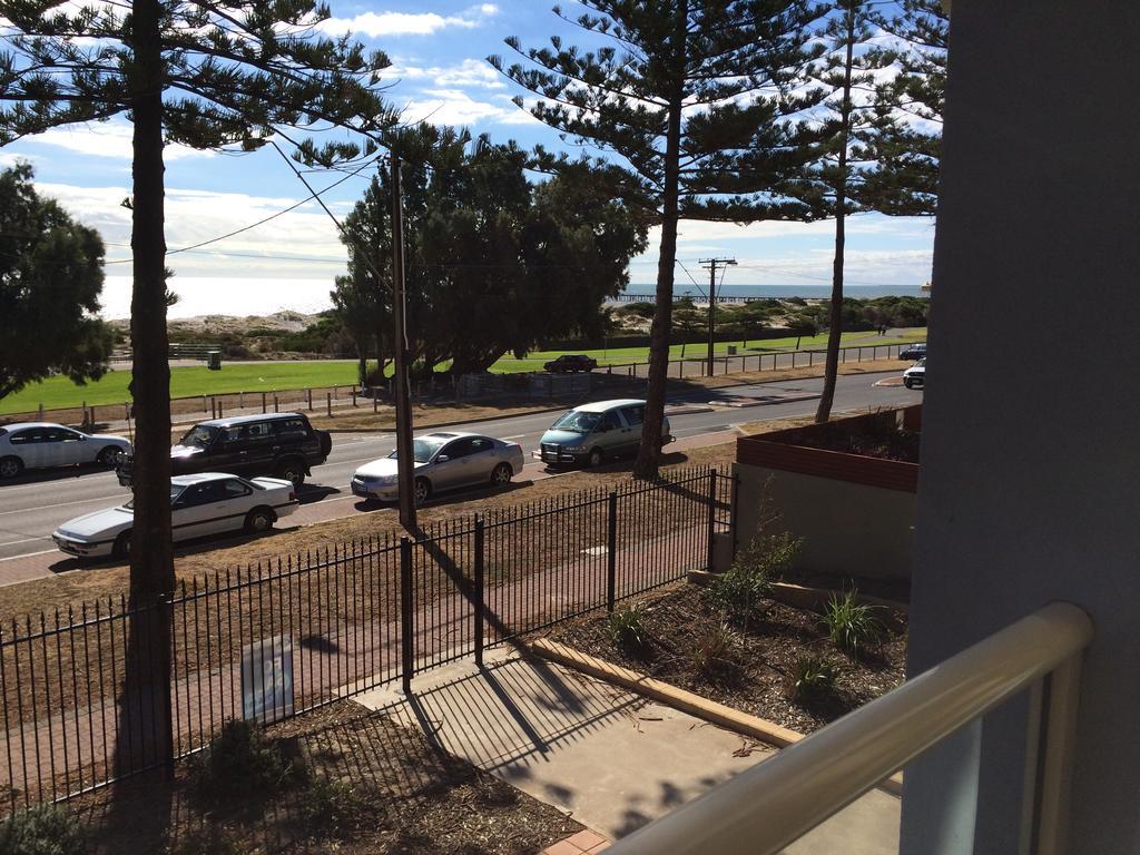 Adelaide - Semaphore Beach Front Lägenhet Exteriör bild