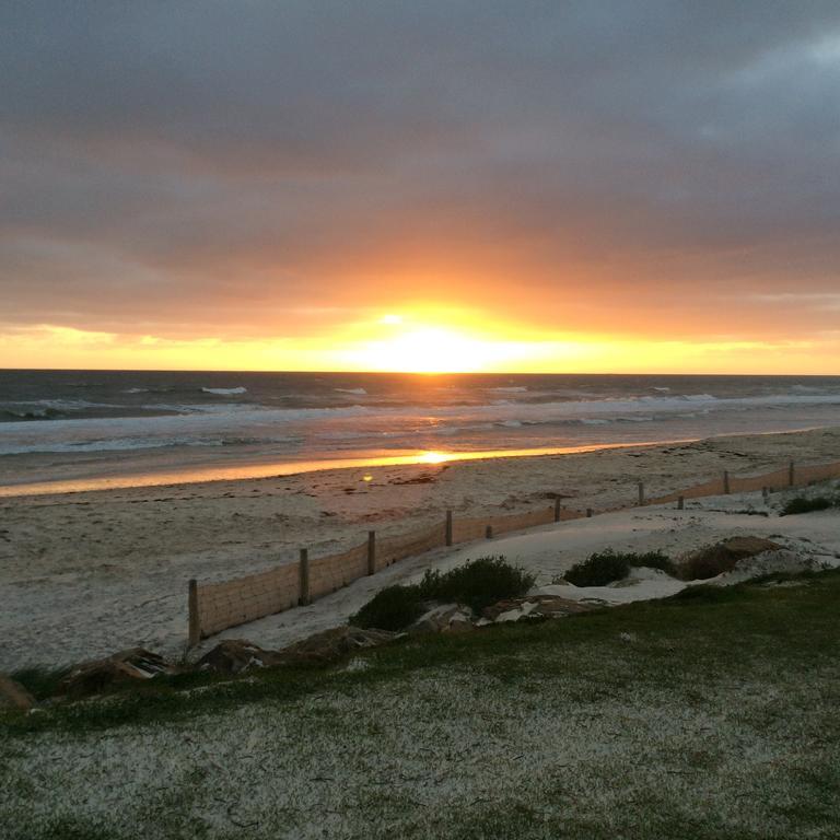 Adelaide - Semaphore Beach Front Lägenhet Exteriör bild